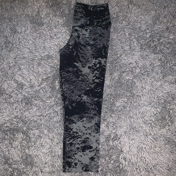 Nike Dri Fit Training Capri’s Marble size XS - Picture 2 of 4